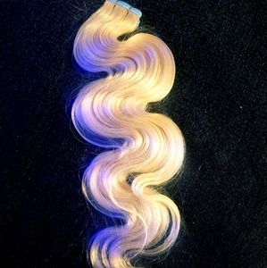 Wavy tape in hair extensions 18"